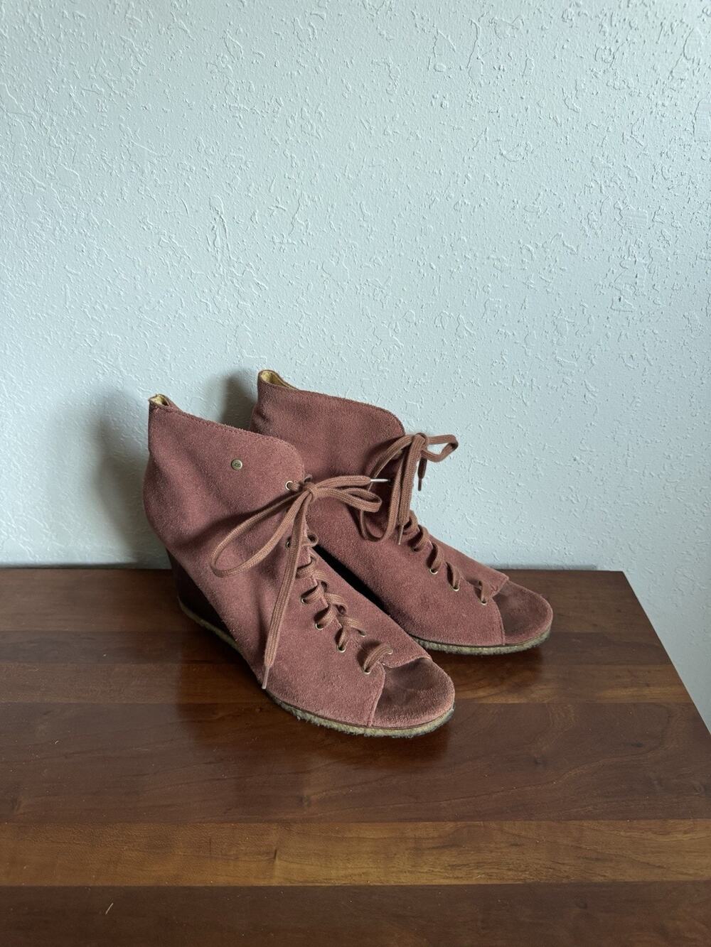 UGG Elyse Red Suede Leather Lace Up Peep Toe Ankle Boot Womens 9 Fall Harvest